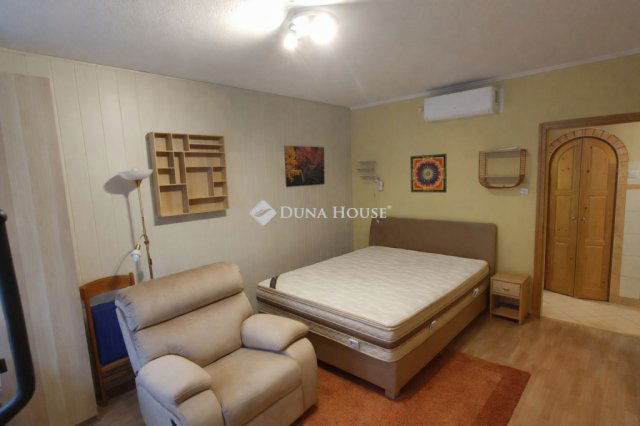 Eladó panellakás, Budapesten, IV. kerületben 67.5 M Ft, 2 szobás