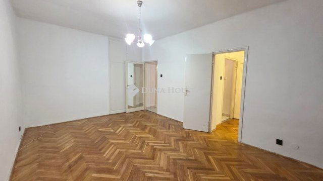 Kiadó téglalakás, albérlet, Szombathelyen, Paragvári utcában