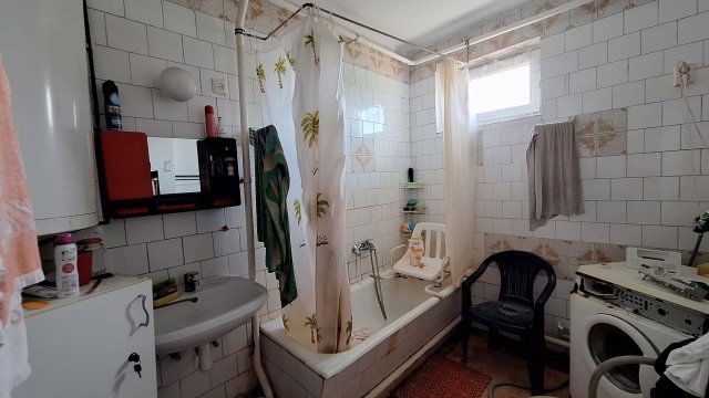 Eladó családi ház, Orosházán 38 M Ft, 5 szobás