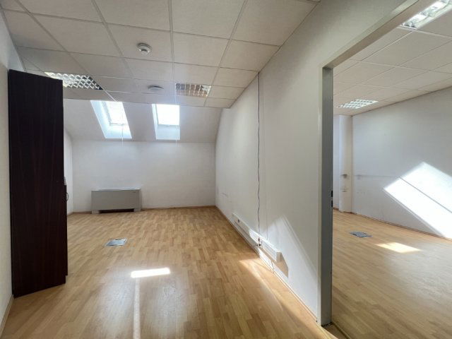 Kiadó iroda, Kaposváron, Petőfi téren 57 E Ft / hó, 1 szobás