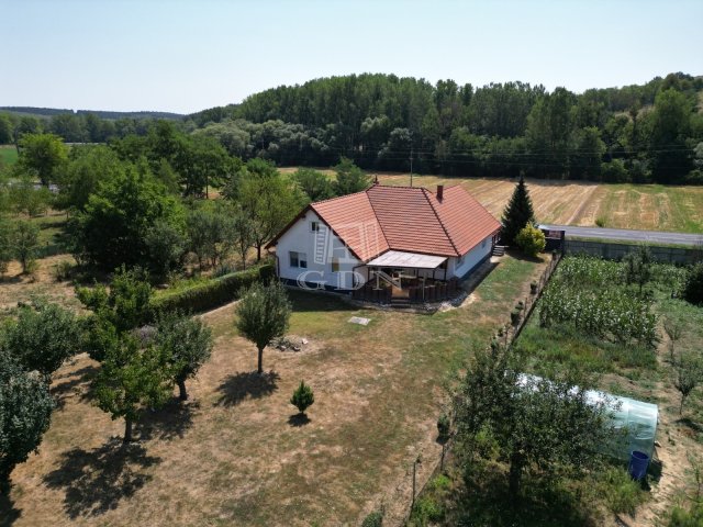 Eladó családi ház, Szápáron 65.34 M Ft, 4 szobás