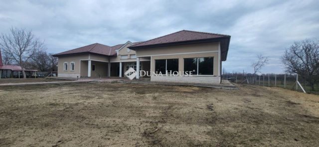 Eladó családi ház, Cegléden 175 M Ft, 4 szobás