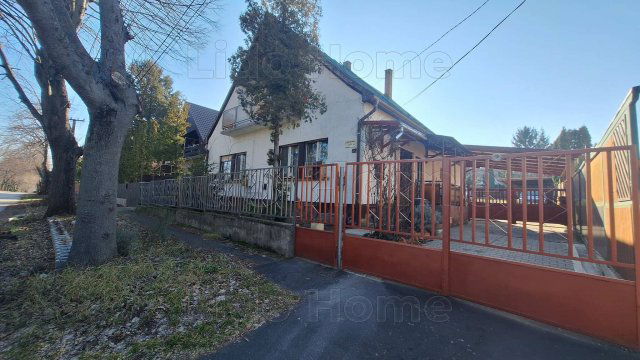 Eladó családi ház, Balatonföldváron 98 M Ft, 5 szobás