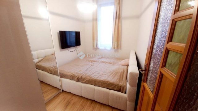 Eladó téglalakás, Kecskeméten 254 M Ft, 9 szobás