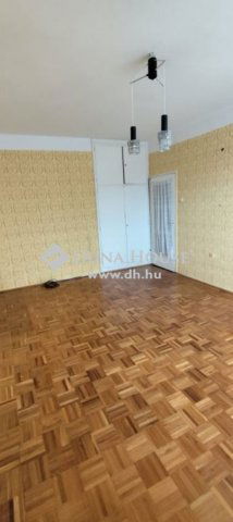 Eladó téglalakás, Veszprémben 43 M Ft, 2 szobás