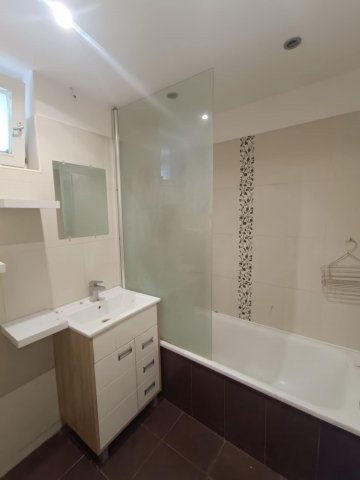 Eladó családi ház, Egerben 109 M Ft, 12+2 szobás