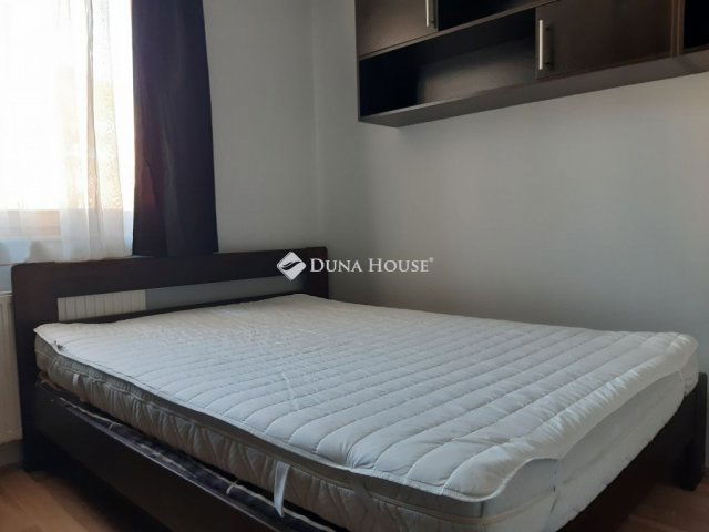 Kiadó téglalakás, albérlet, Pécsett 220 E Ft / hó, 3 szobás