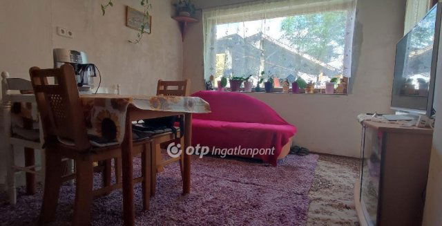 Eladó családi ház, Ajkán 30 M Ft, 3 szobás