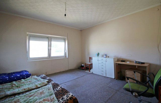 Eladó családi ház, Kurdon 13.5 M Ft, 2 szobás