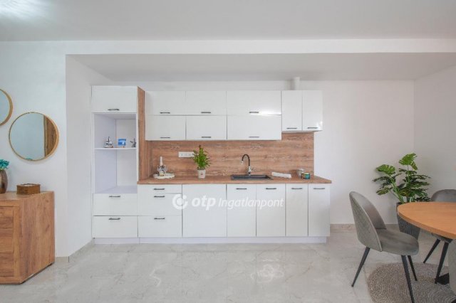 Eladó téglalakás, Balatonfűzfőn 97.9 M Ft, 2 szobás