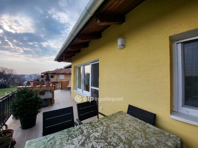 Eladó téglalakás, Siófokon 79.9 M Ft, 4 szobás