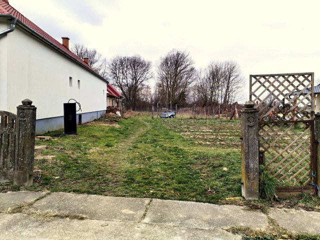 Eladó családi ház, Holládon 52 M Ft, 4 szobás