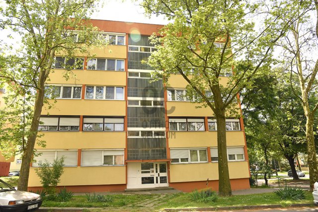 Eladó téglalakás, Pécsett 52 M Ft, 3 szobás
