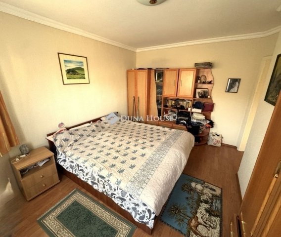 Eladó családi ház, Esztergomban 109.9 M Ft, 4 szobás