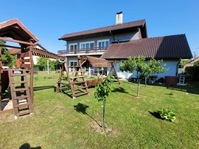 Eladó családi ház, Fertődön 149 M Ft, 6 szobás