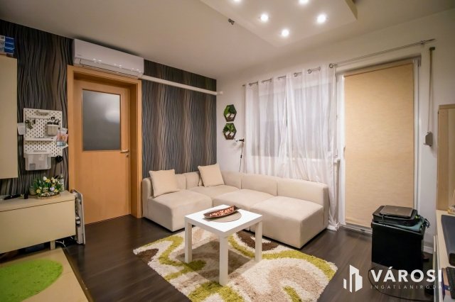 Eladó téglalakás, Székesfehérvárott 76.99 M Ft, 3+1 szobás