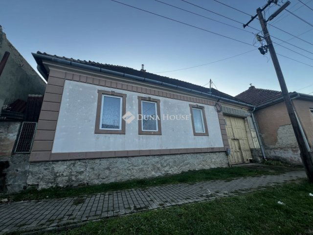 Eladó családi ház, Dorogon 35 M Ft, 3 szobás