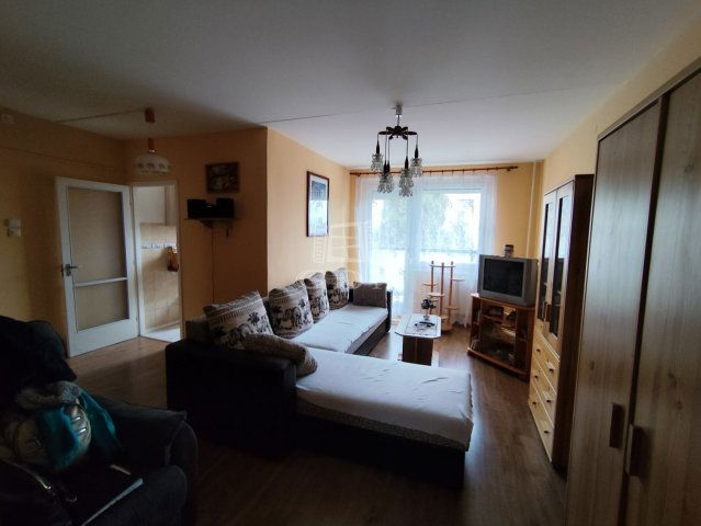 Eladó panellakás, Veszprémben 66.5 M Ft, 1+3 szobás