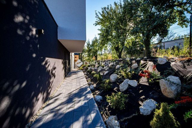 Eladó családi ház, Balatonalmádiban 499 M Ft, 6 szobás