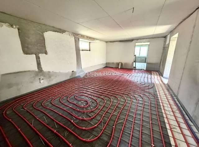 Eladó családi ház, Cecén 21.9 M Ft, 4 szobás