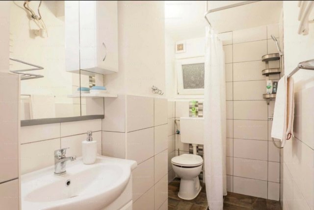 Eladó téglalakás, Budapesten, VI. kerületben, Andrássy úton