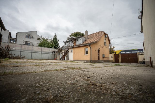 Kiadó családi ház, albérlet, XV. kerületben, Klapka György utcában