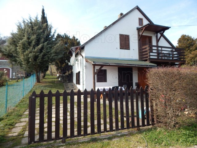 Eladó nyaraló, Tihanyban 120 M Ft, 1 szobás