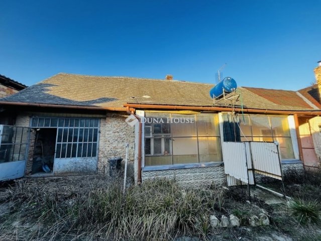 Eladó családi ház, Gombán 19.9 M Ft, 2 szobás