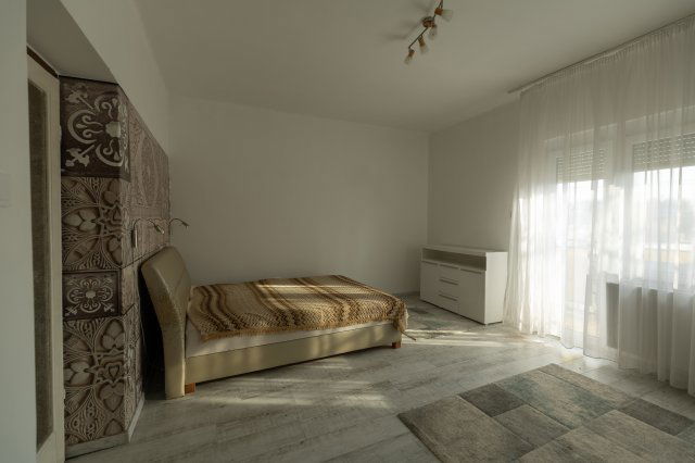 Eladó családi ház, Szabadbattyánban 67.5 M Ft, 5 szobás