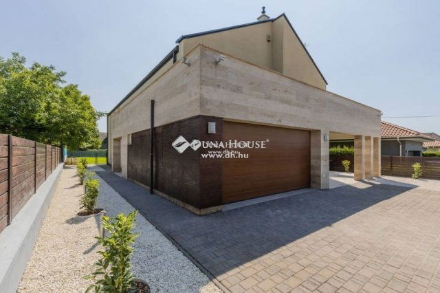 Eladó családi ház, Telkin 399.9 M Ft, 6 szobás