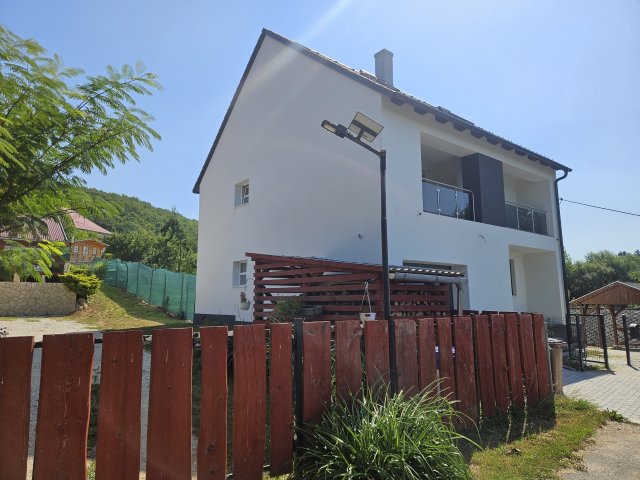 Eladó családi ház, Bakonybélben 139.9 M Ft