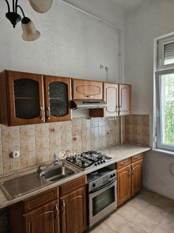 Kiadó téglalakás, albérlet, Budapesten, VI. kerületben