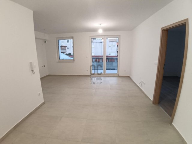 Eladó téglalakás, Siófokon 71.5 M Ft, 2 szobás