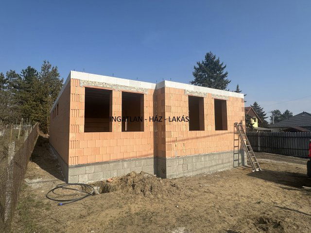 Eladó családi ház, Erdőkertesen 99.89 M Ft, 5 szobás