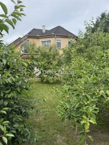 Eladó téglalakás, Budapesten, XVIII. kerületben 100 M Ft