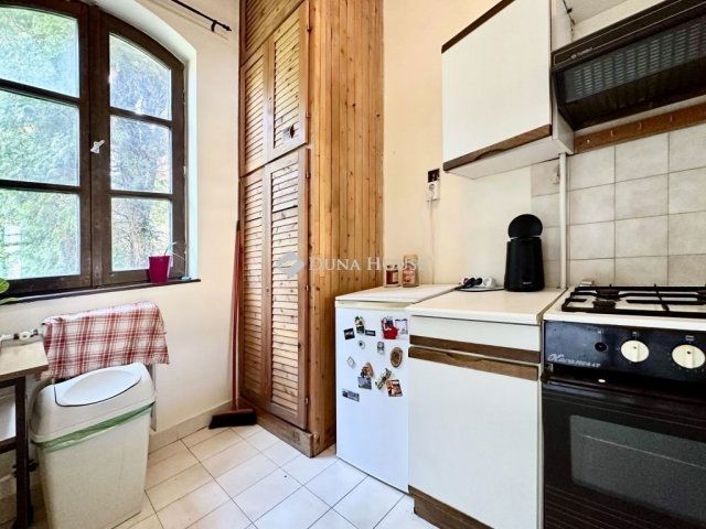 Eladó téglalakás, Pécsett 56.99 M Ft, 3 szobás