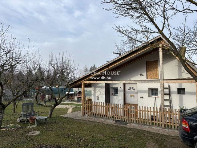 Eladó nyaraló, Tatabányán 16.5 M Ft, 1 szobás