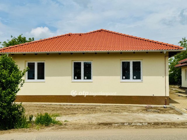 Eladó családi ház, Mikepércsen 119 M Ft, 4 szobás