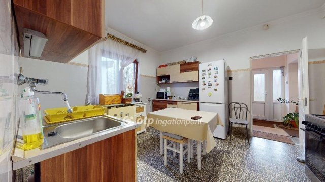 Eladó családi ház, Nyírbátorban 45.5 M Ft, 2 szobás