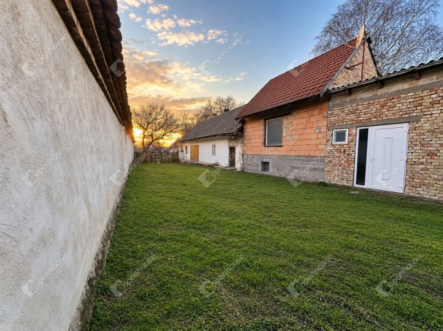 Eladó családi ház, Zámolyon 18.9 M Ft, 6 szobás