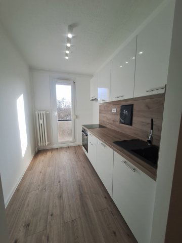 Eladó panellakás, Pécsett, Építők útján 49.9 M Ft, 2 szobás