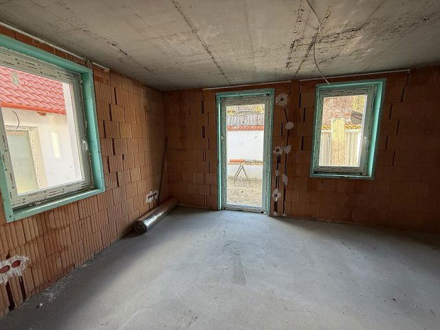 Eladó családi ház, Budakalászon 124.9 M Ft, 4 szobás