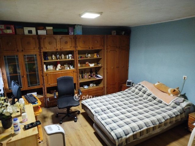 Eladó téglalakás, Pápán 13.5 M Ft, 1 szobás