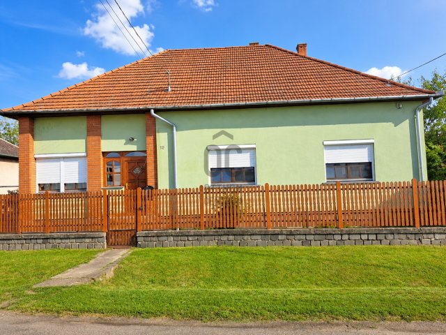Eladó családi ház, Püspökladányban 64.9 M Ft, 5 szobás