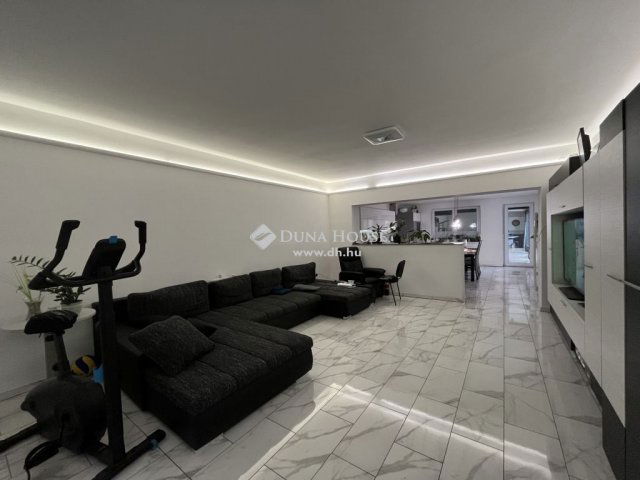 Eladó családi ház, Bonyhádon 255.589 M Ft, 9 szobás