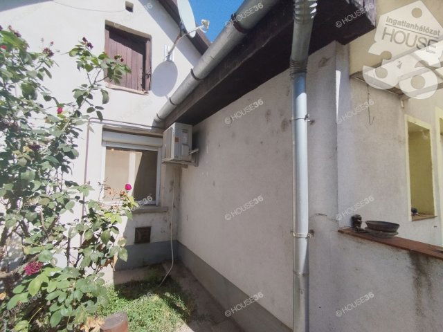 Eladó családi ház, Kecskeméten 17.5 M Ft, 2 szobás
