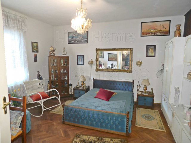Eladó családi ház, Keszthelyen 110 M Ft, 22 szobás