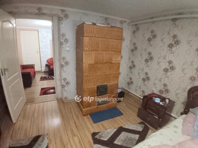 Eladó családi ház, Fegyverneken 10.3 M Ft, 1+1 szobás