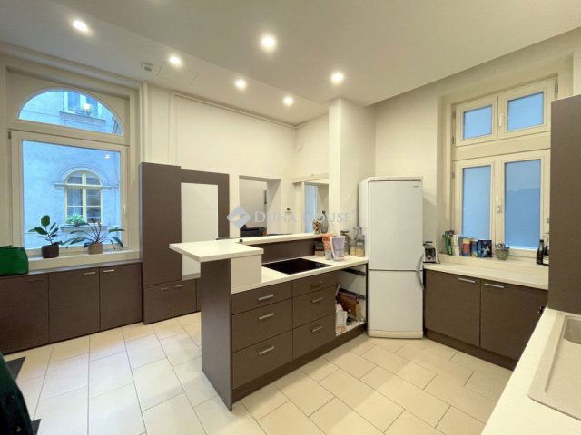 Kiadó téglalakás, albérlet, VI. kerületben, Podmaniczky utcában