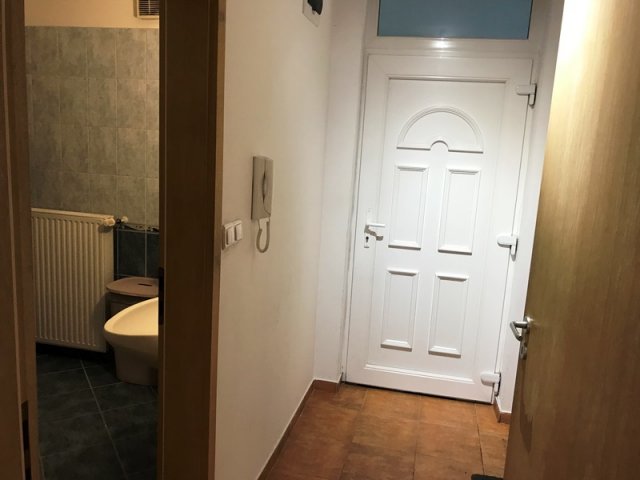 Kiadó téglalakás, albérlet, Pécsett 140 E Ft / hó, 1 szobás
